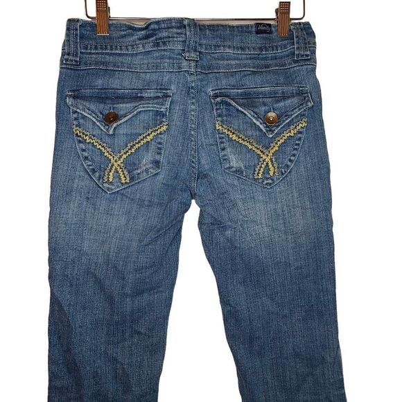 Vanity Vintage Denim Capris - Picture 4 of 7
